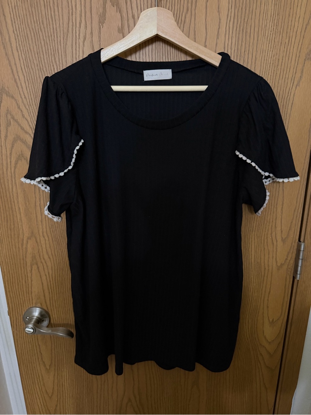 Black Women's Ruffled Sleeve Top with Contrast Trim Size XL